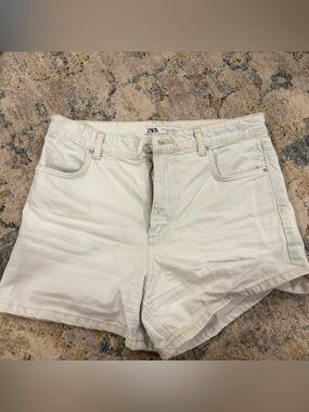 Zara Light wash Denim Women's Jean Shorts